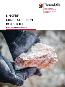 Gezeigt wird ein in Händen gehaltener mineralischer Rohstoff. 