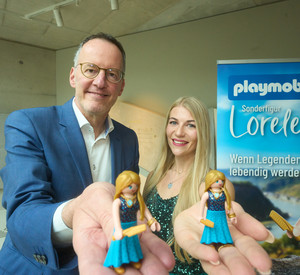 Playmobil-Figur der Loreley präsentiert
